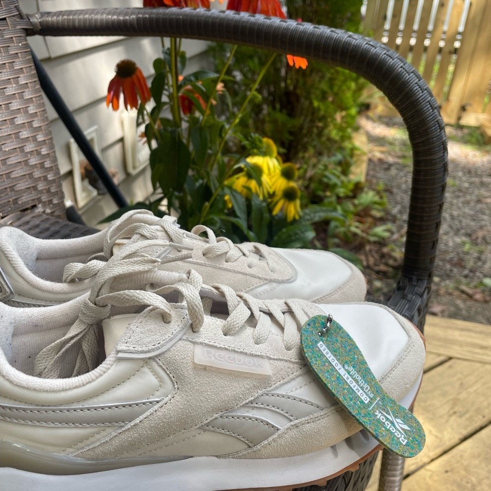 Reebok sneakers 8.5 ladies